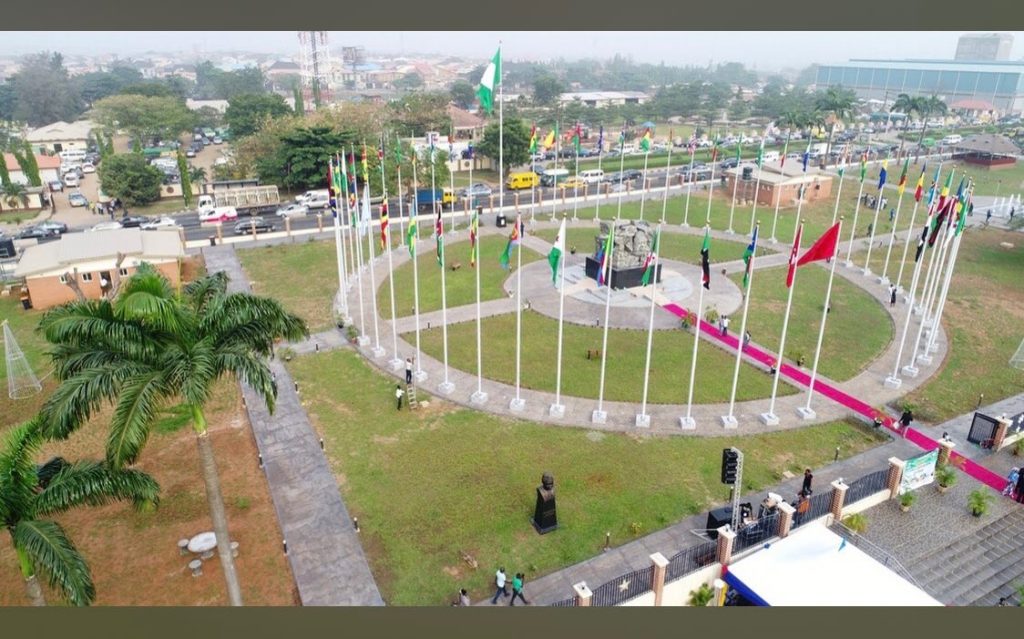 budget-friendly places family Christmas