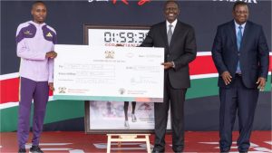 Kenyan World Record Runner Sawe Receives $62,000 and a Car From President William Ruto