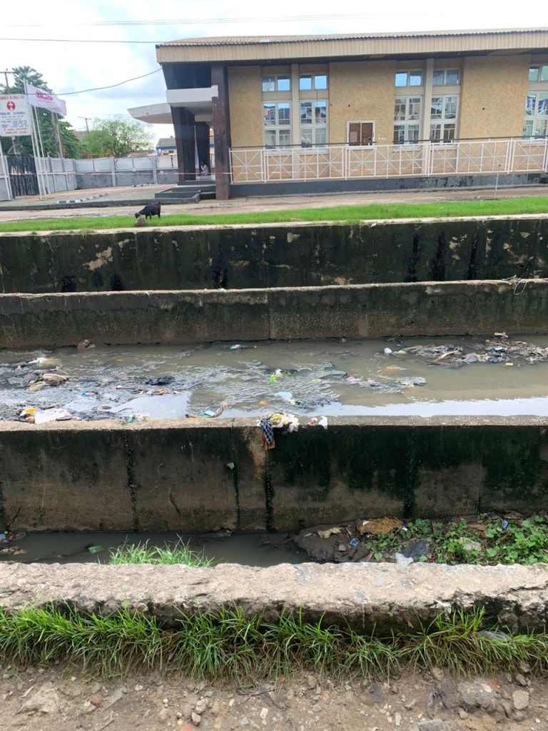 A blocked gutter in Surulere