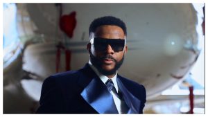 Ebuka Obi-Uchendu wearing a cropped navy velvet Mai Atafo suit at the BBNaija Season 11 finale