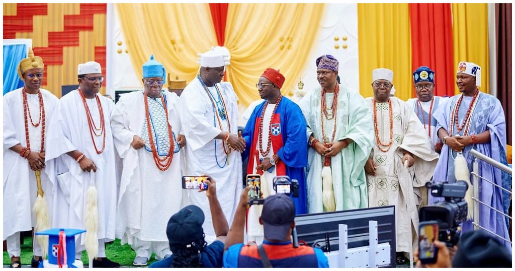 Oba Oloyede Adekoya Akinghare II graduates university.